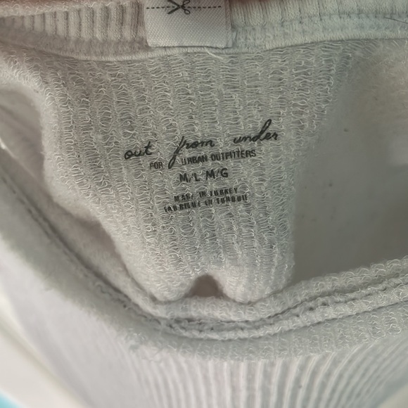 UO white tank - Picture 2 of 2